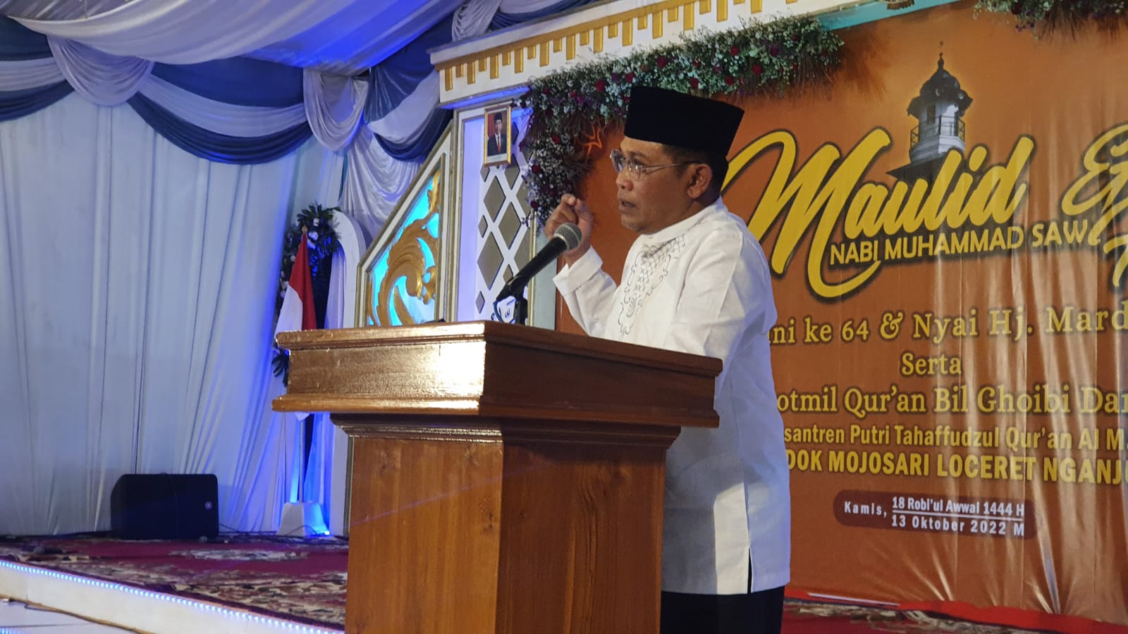 Tasodifan mushuk kirib keldi va yuziga musht oldi Tasodifan mushuk kirib keldi va yuziga musht oldi